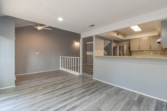 Building Photo - 12663 Wellington Park Dr