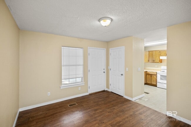 Building Photo - 8564 Garden Cir