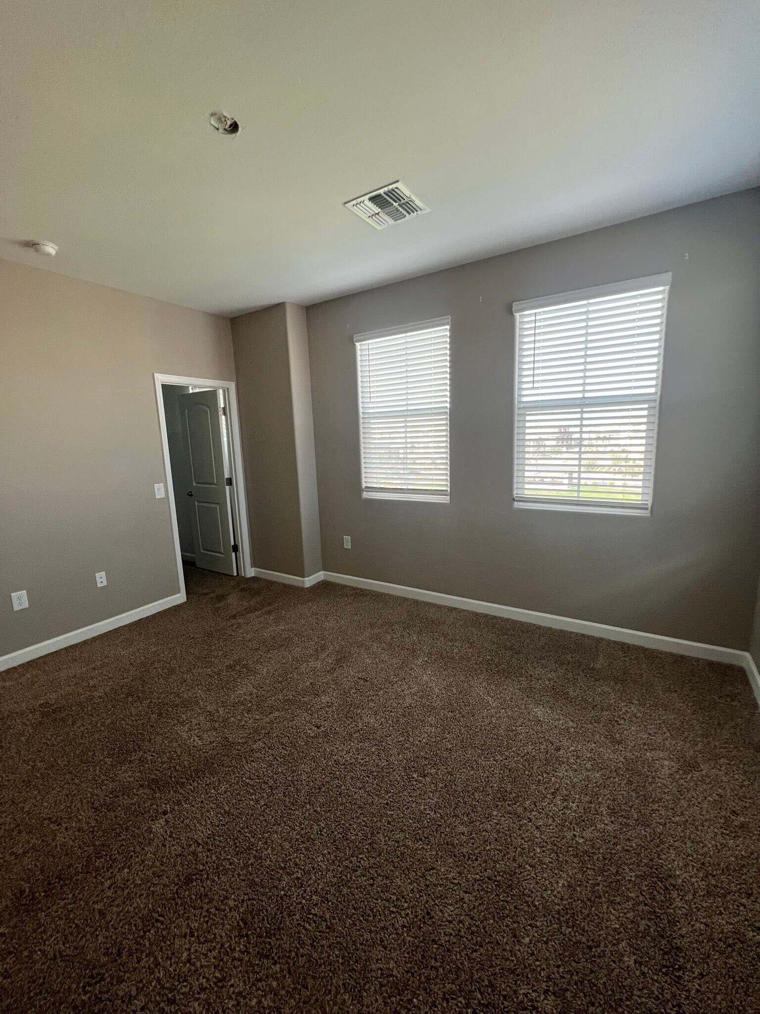 Building Photo - 1255 N Arizona Ave