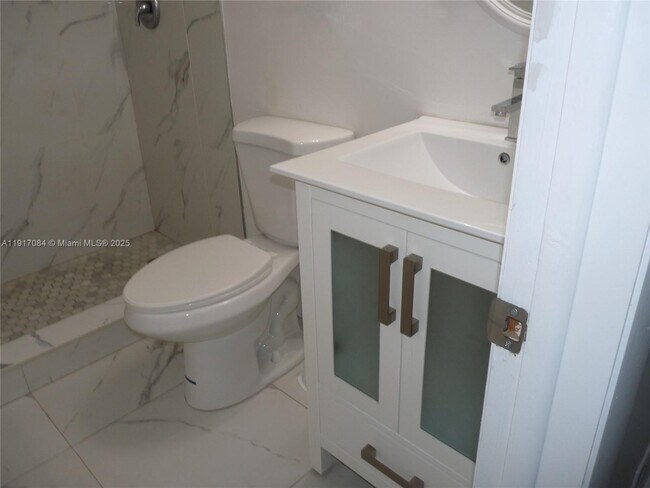 Building Photo - 14501 N Kendall Dr