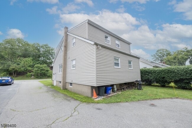 Building Photo - 216 Ringwood Ave