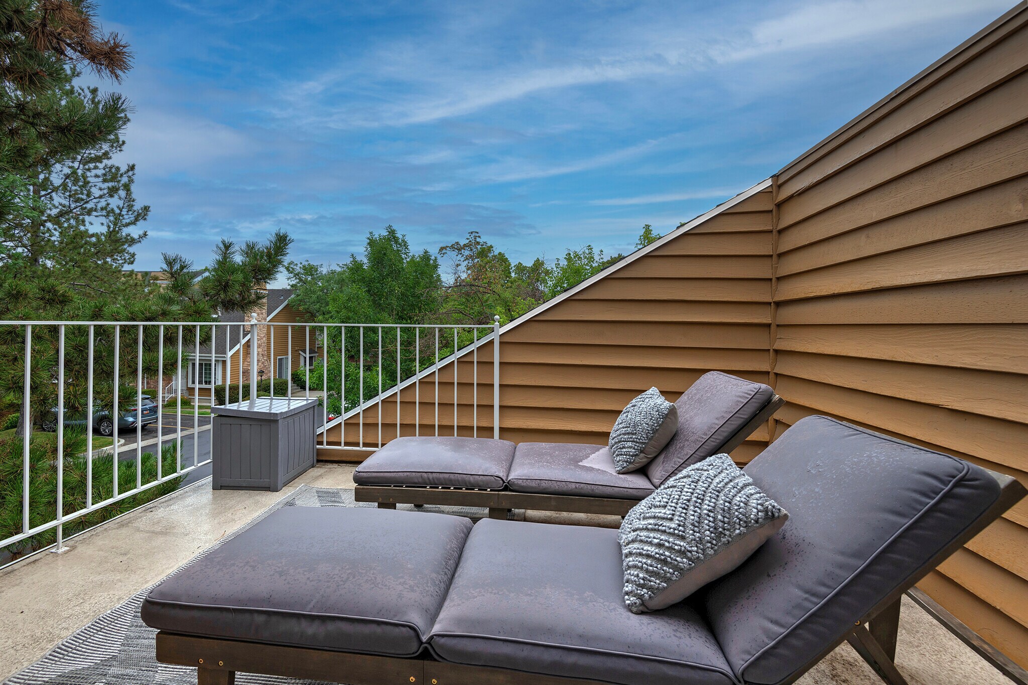 Building Photo - 830 E Pond View Way