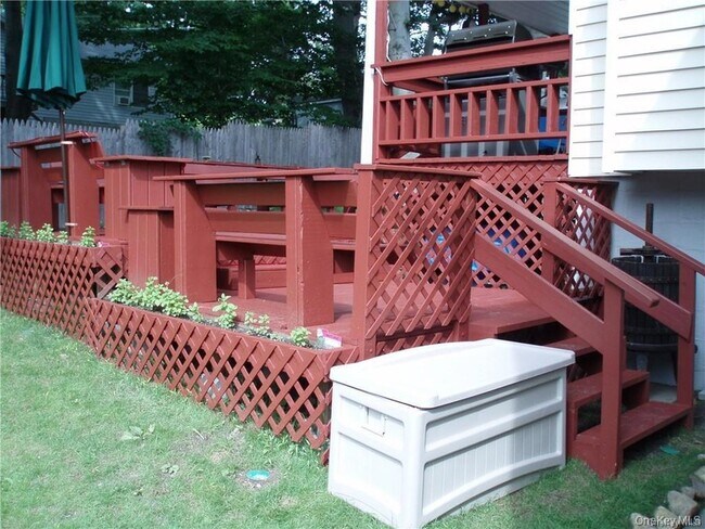 Building Photo - 14 Bridge Ln