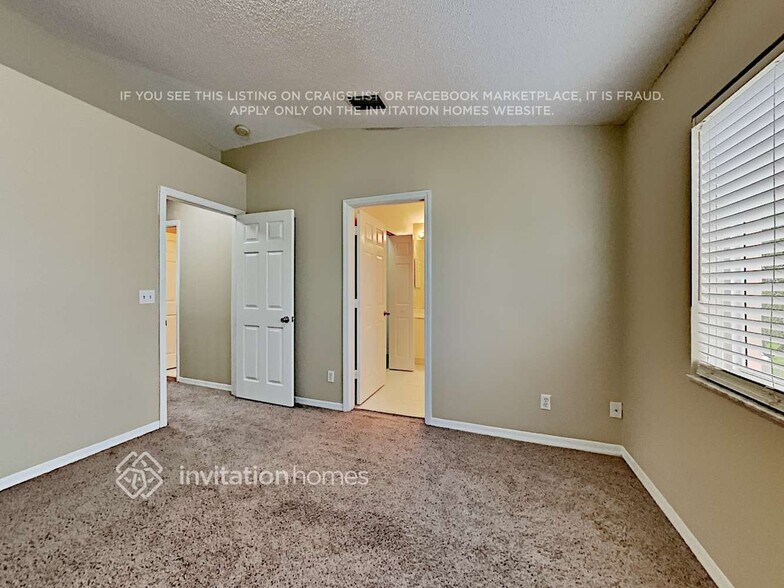 Building Photo - 861 NW 208th Dr