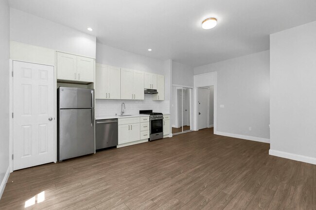 Building Photo - 570 Grove