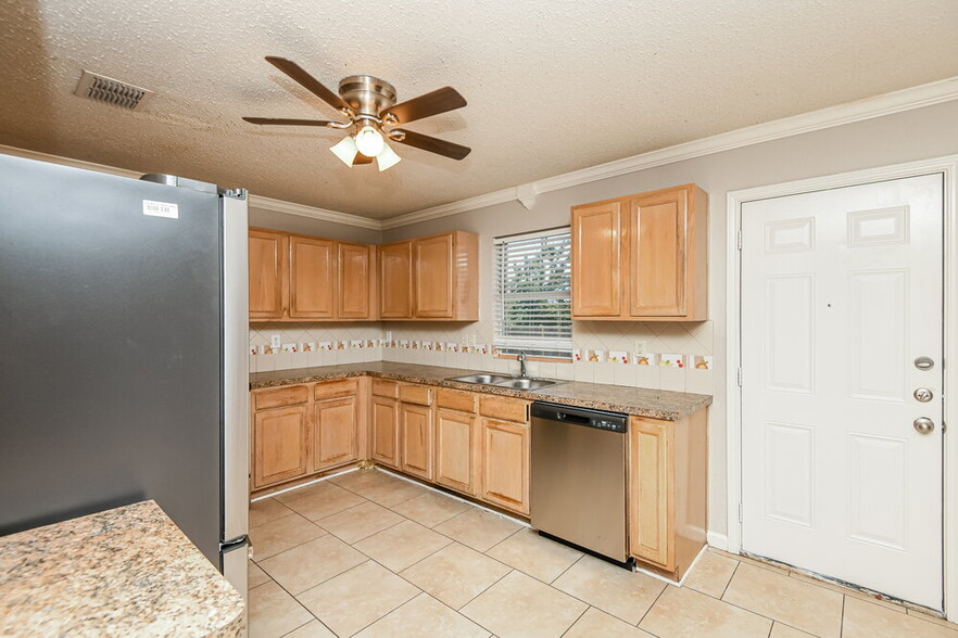 Building Photo - 3115 Teodoro Dr