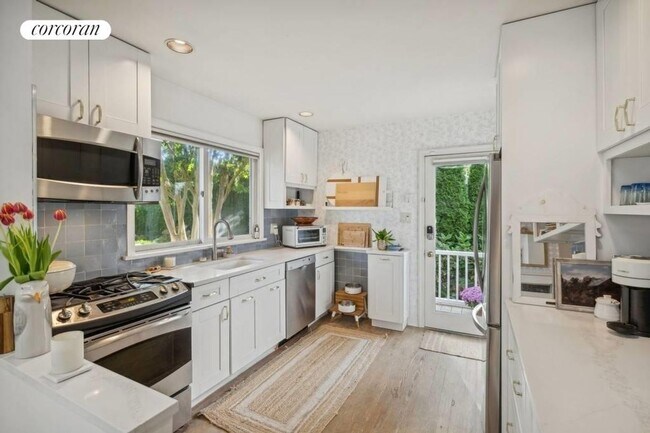 Building Photo - 62 Middle Pond Rd