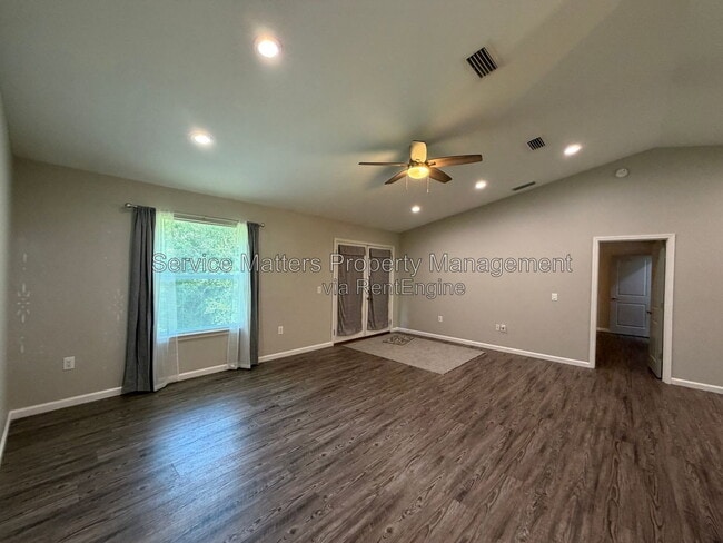 Building Photo - 5553 Riviera Dr