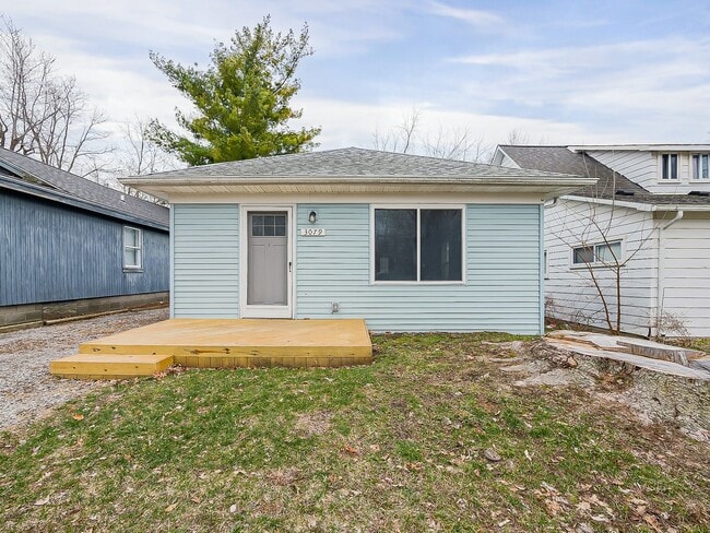 Building Photo - COMING SOON! Lake Living at Its Finest in Keego Harbor!