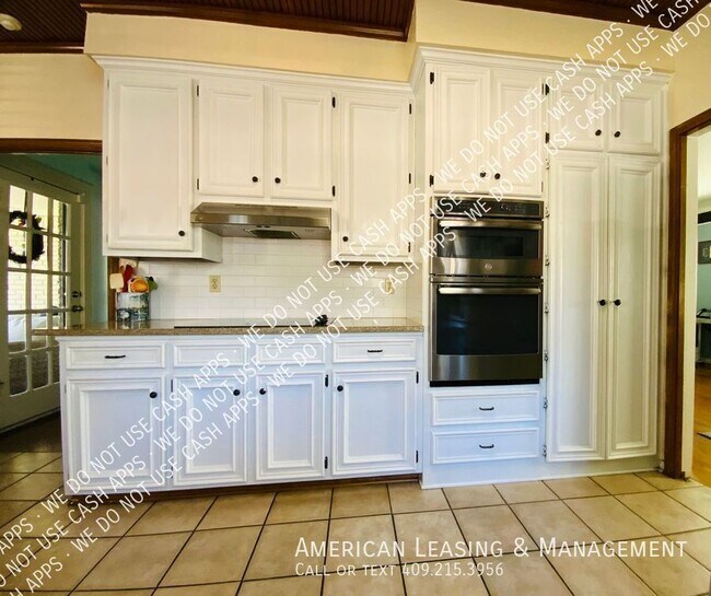Building Photo - 4820 Edgewood Ln