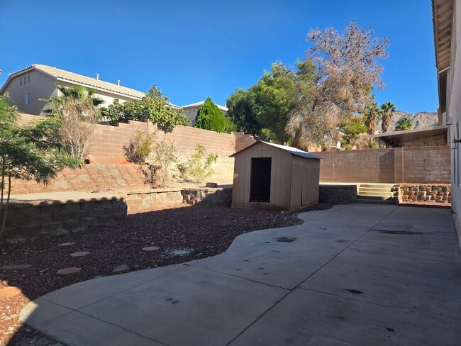 Building Photo - 2 Story Home with 5 Bedrooms