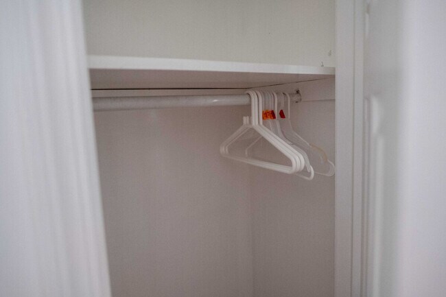 Building Photo - 305 E 104th St