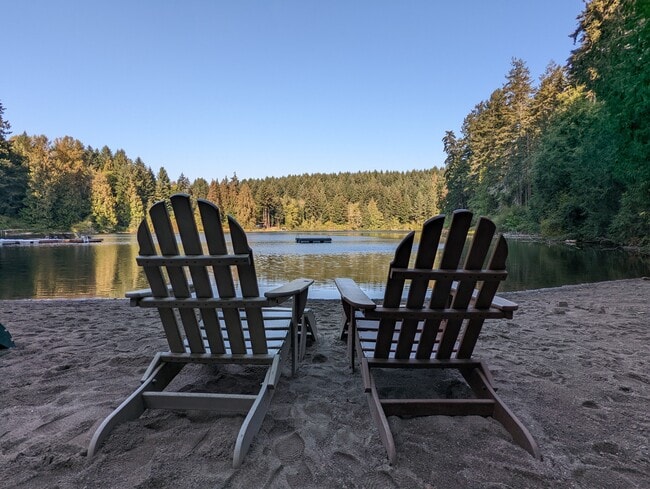 Building Photo - Private 1 bed/1 bath Cabin in gated resort with view of Rainier