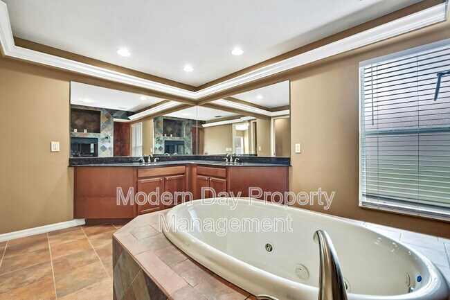 Building Photo - 12320 Papercraft Ave