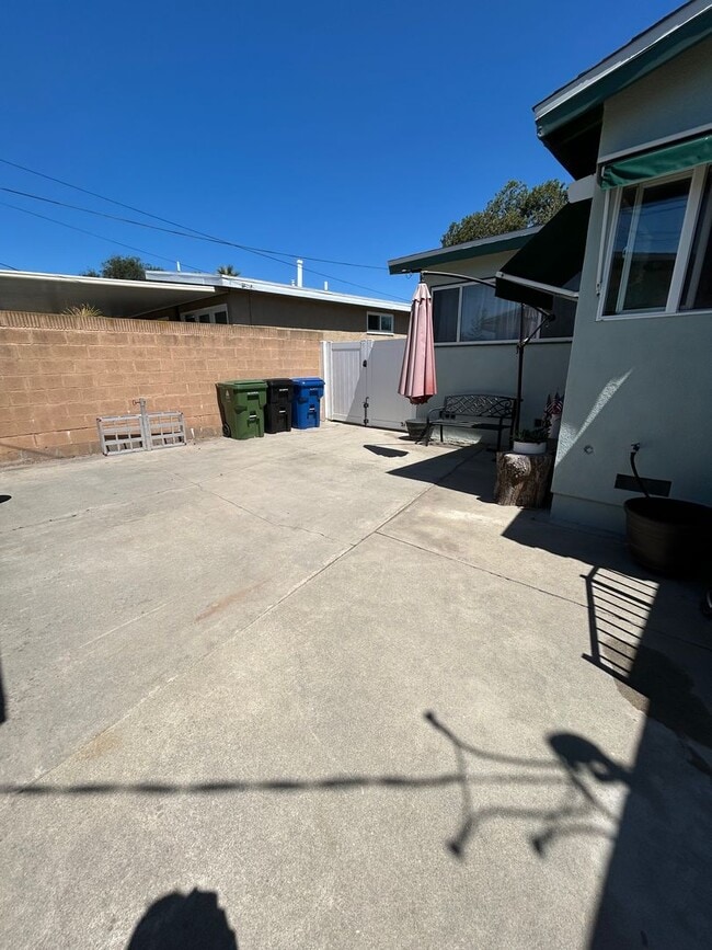 Building Photo - Beautiful 3 Bedroom 2 Bath !!