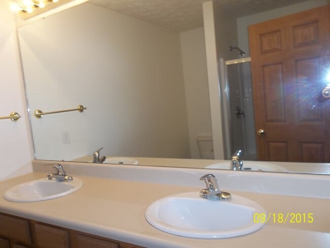 Building Photo - Pebblebrook Apartments 109