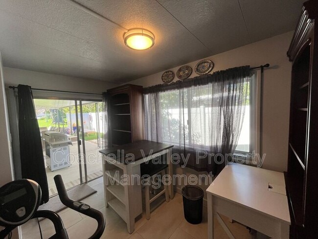 Building Photo - 421 S Paseo Laredo