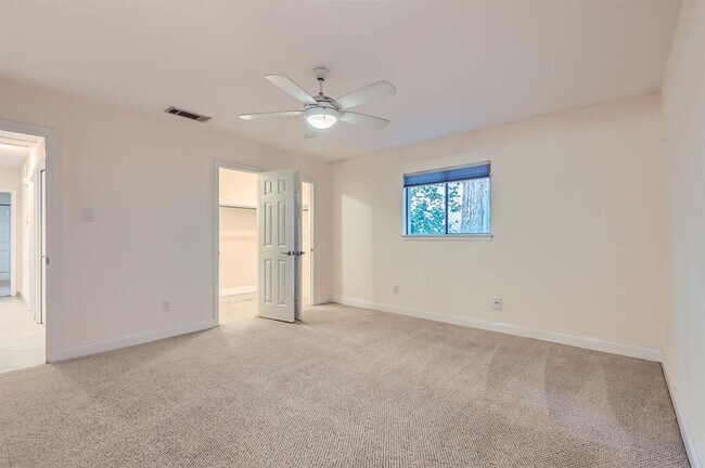 Building Photo - 3004 Maywood Cir