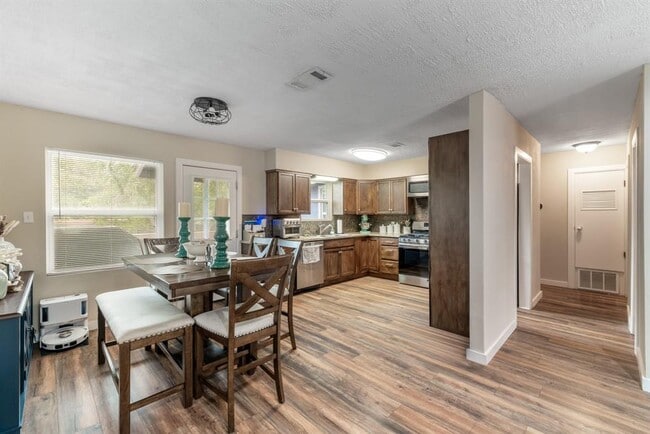Building Photo - 4705 Menchaca Rd