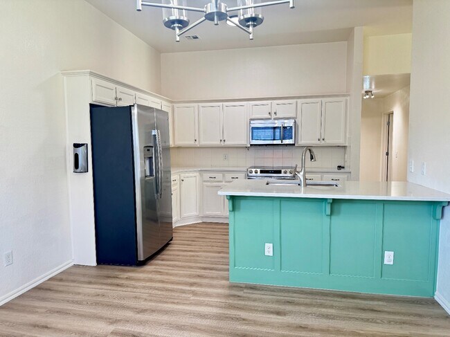 Building Photo - 17609 Gold Dr
