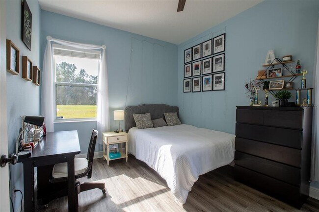 Building Photo - 1084 Shadowmoss Cir