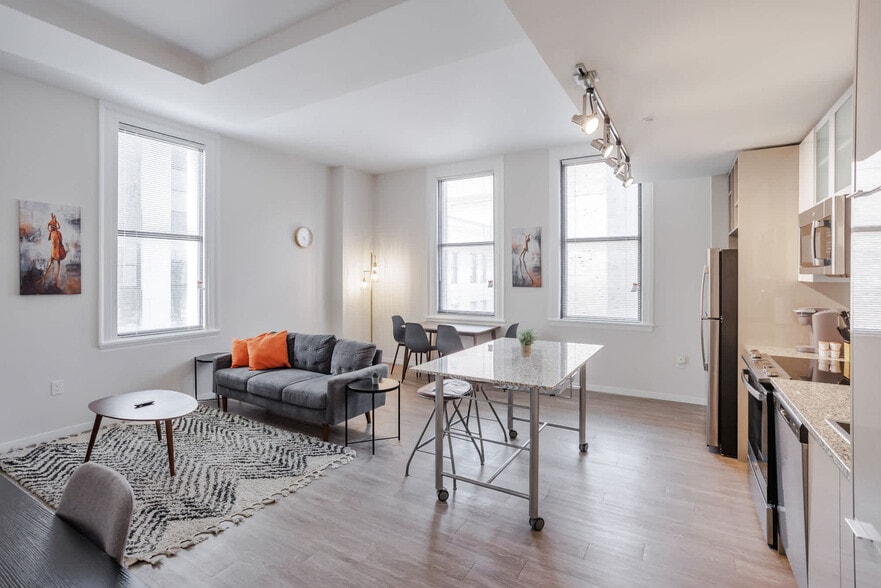 Building Photo - 1 W 4th St