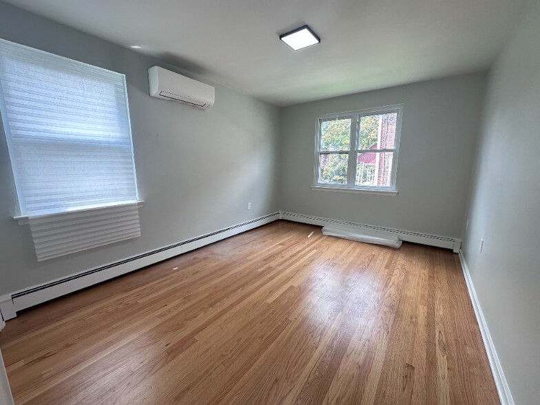 Building Photo - 1181 Neill Ave