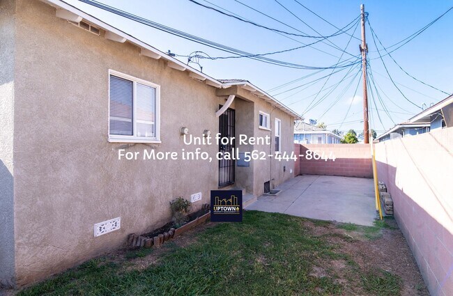 Building Photo - House - 2 Bedrooms / 1 Bathroom / Downey