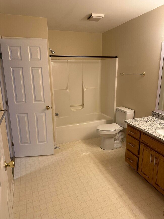 Building Photo - 2005 River Ridge Rd