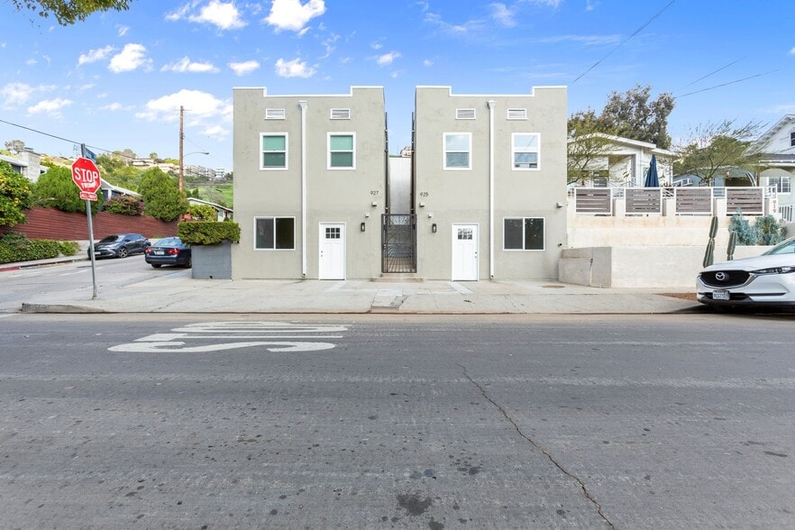 Building Photo - Private Bungalow w/ Yard! Move in Today