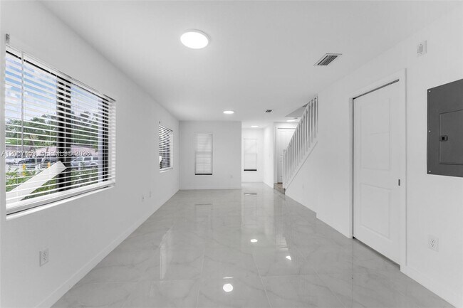 Building Photo - 1457 NW 2nd Ave