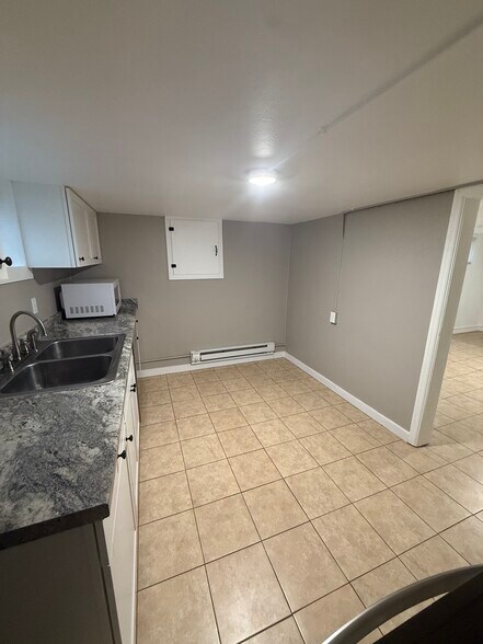 Building Photo - 311 N Broadway St