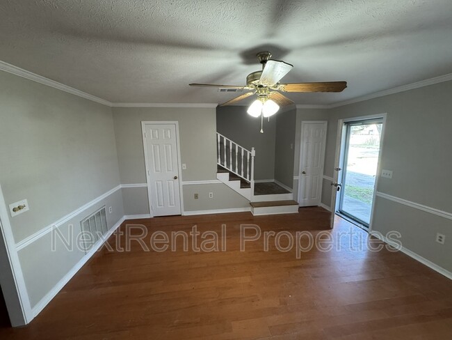 Building Photo - 713 Bay Park Dr