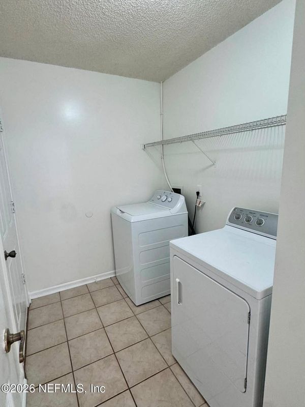 Building Photo - 8250 Lakemont Dr