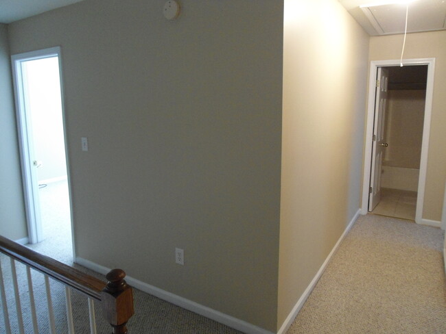 Building Photo - Cute Townhome Available for Rent in Alabas...