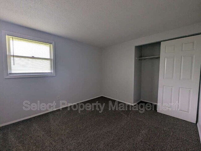 Building Photo - 4130 Thorton Dr