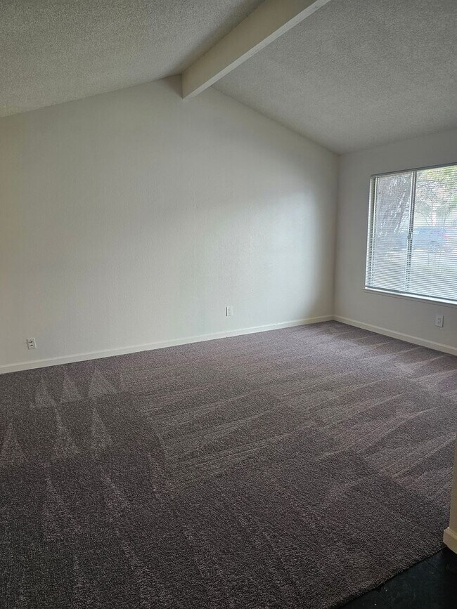 Building Photo - UPDATED 4 BED HOME IN SACRAMENTO!! $500 OFF MOVE-IN SPECIAL!