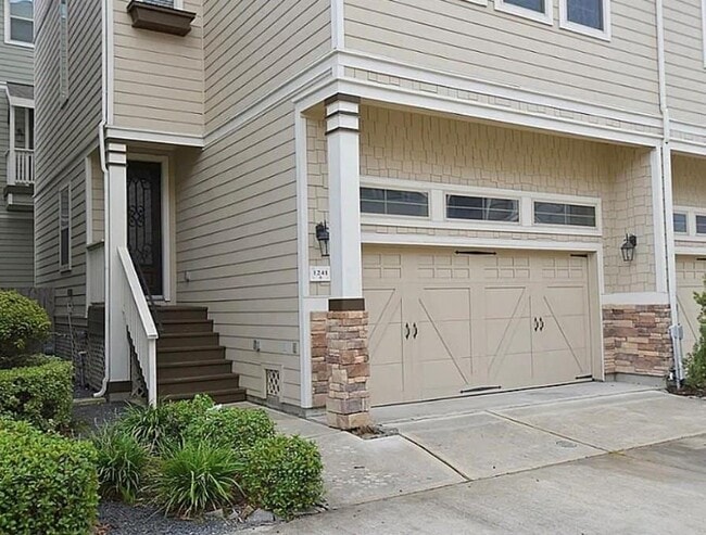 Building Photo - 1241 Nelson Falls Ln