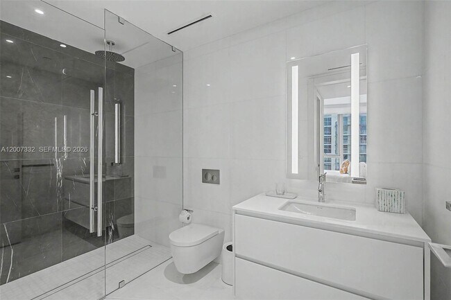 Building Photo - 300 Biscayne Blvd Way