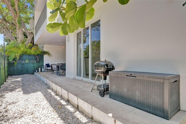 Building Photo - 2851 SW 33rd Ct