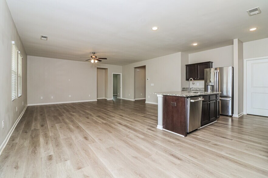 Building Photo - 145 Cottontail Ln