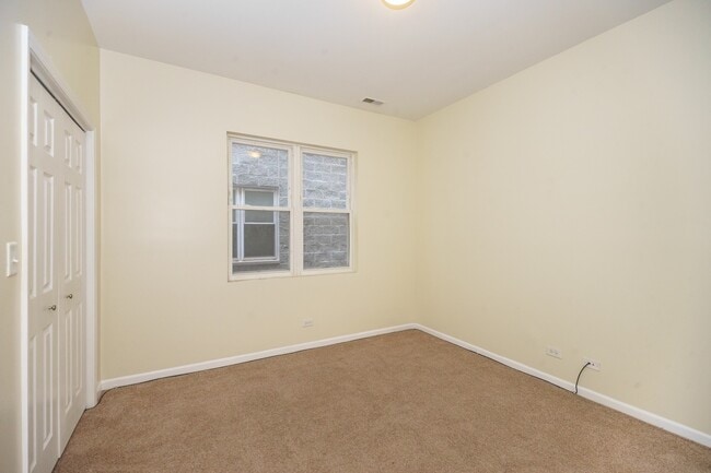 Building Photo - 4433 S Calumet Ave