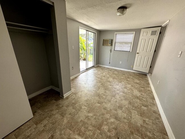 Building Photo - 715 51st Ave N