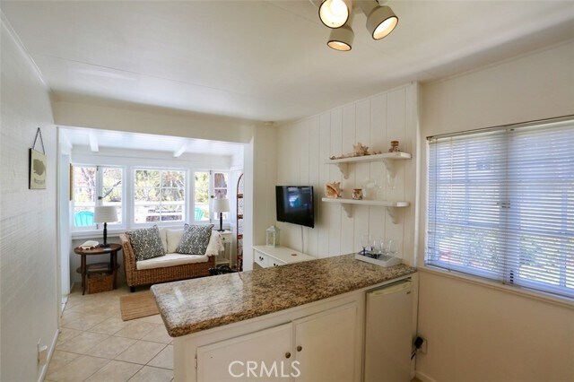 Building Photo - 460 St Ann's Dr