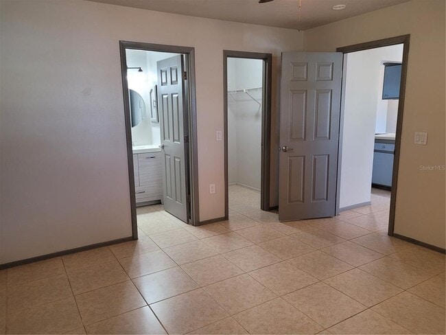 Building Photo - 11090 Reims Ave