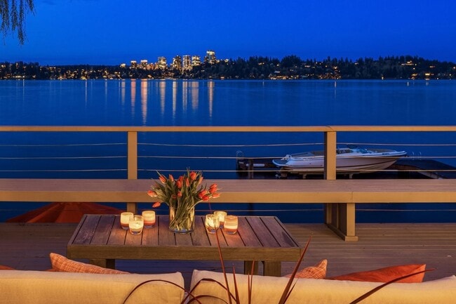 Building Photo - 3Bd/3.5Ba Mercer Island House