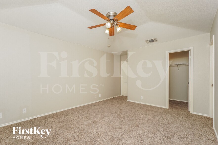 Building Photo - 6911 Autumn View