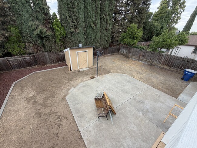 Building Photo - 556 Moray Way