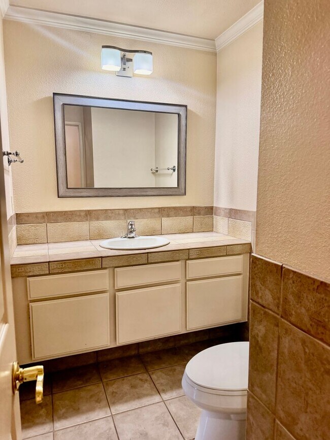 Building Photo - 228 Eagle View Place