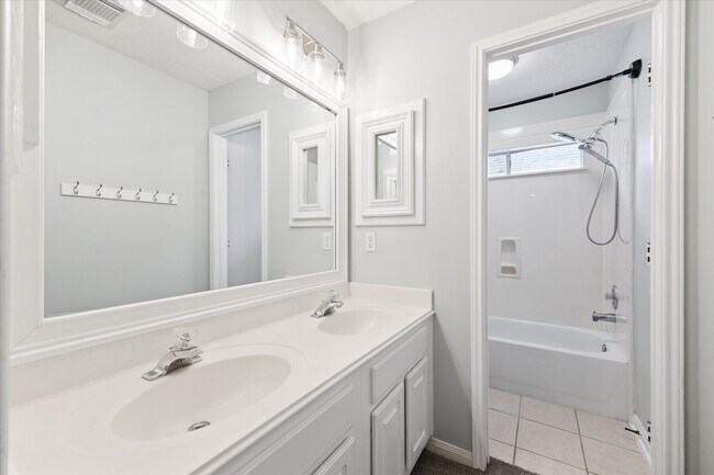 Building Photo - 9215 Colonyway Ct